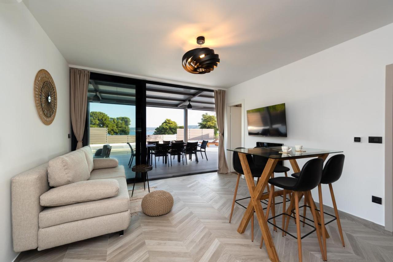 Beach Haven House With Pool And Jacuzzi Kaštela Екстериор снимка