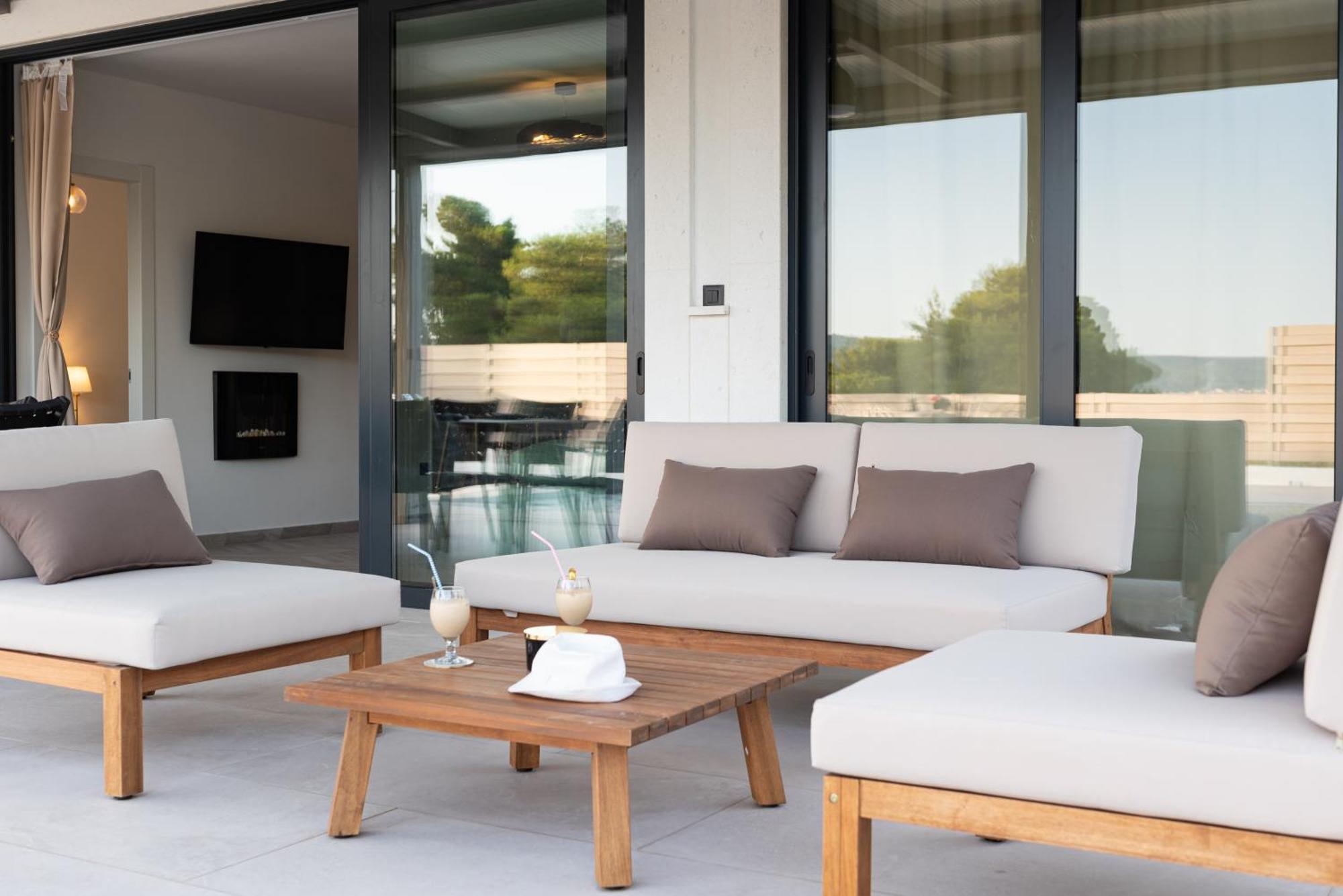 Beach Haven House With Pool And Jacuzzi Kaštela Екстериор снимка