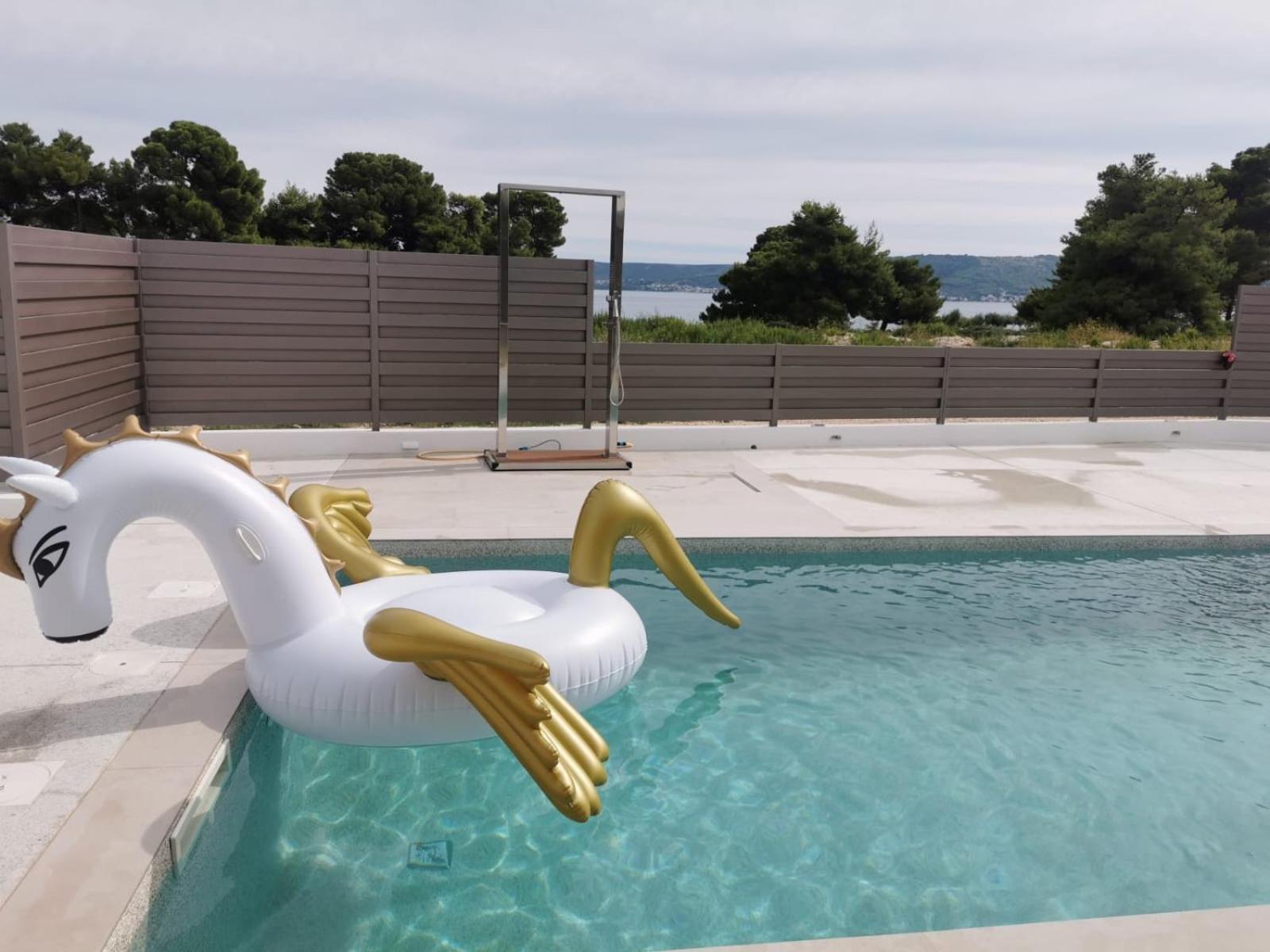 Beach Haven House With Pool And Jacuzzi Kaštela Екстериор снимка